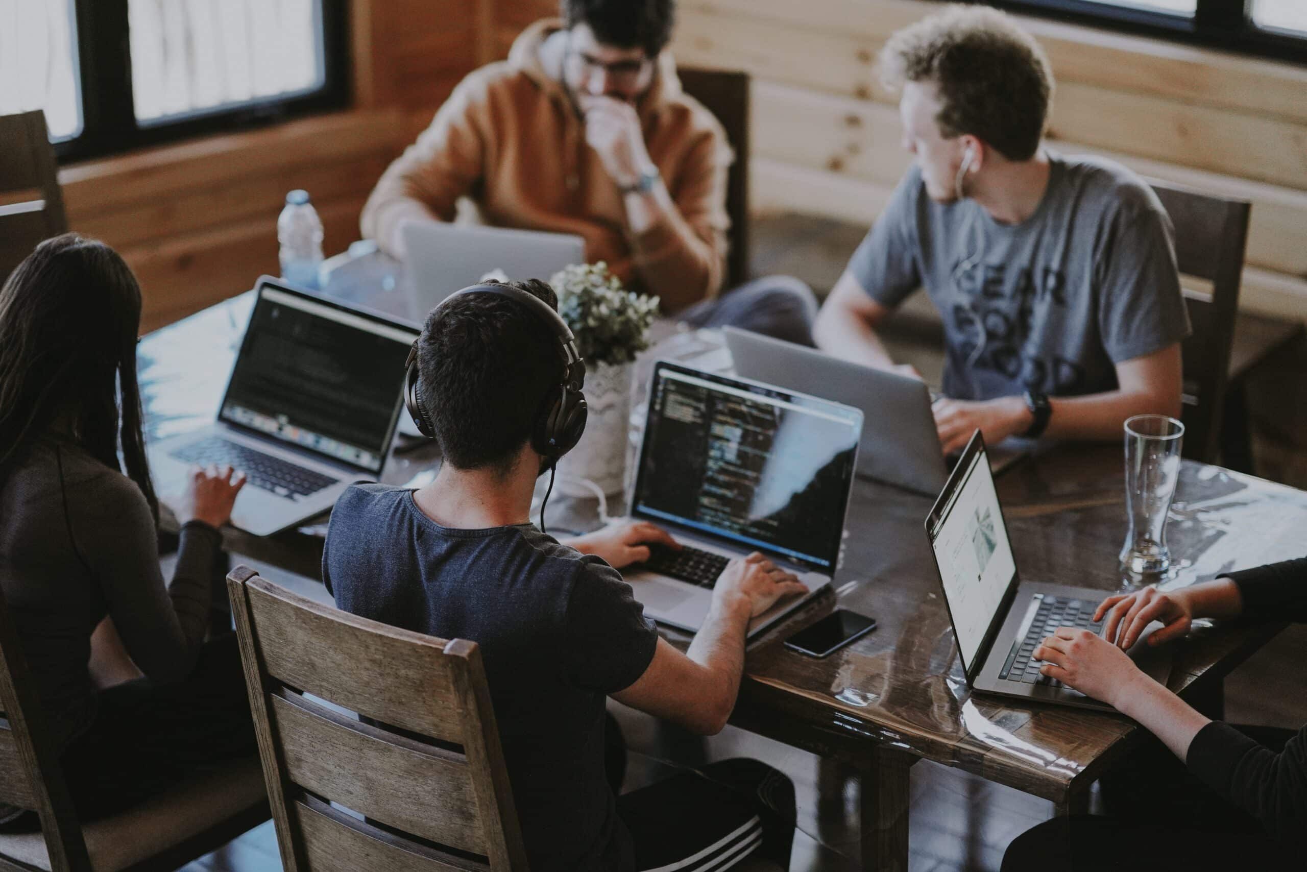 Espace de travail professionnel pour une infrastructure IT managée